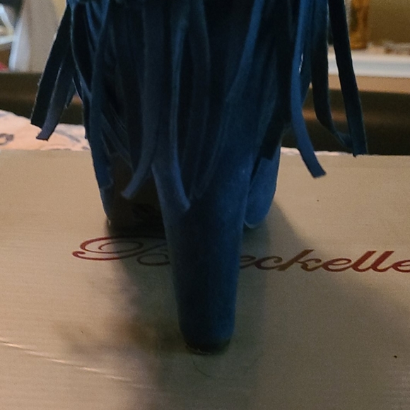 Boots - Picture 4 of 5